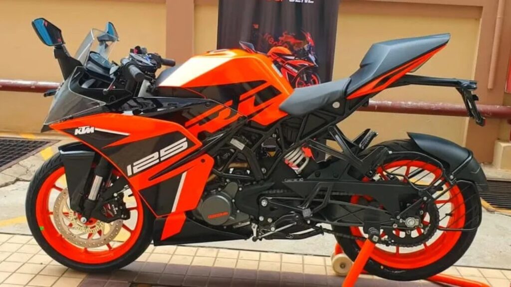 नवरात्रि ऑफर ! महज इतनी कीमत में KTM की स्पोर्ट्स बाइक, वो भी स्मार्ट फीचर्स के साथ...