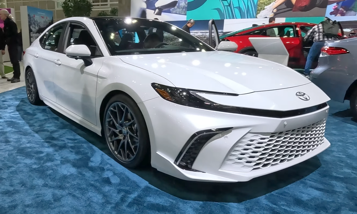 New Toyota Camry 2025 आ रही अपने किलर लुक में… जल्द होगी लॉन्च, जाने क्या रहने वाली है इसकी कीमत