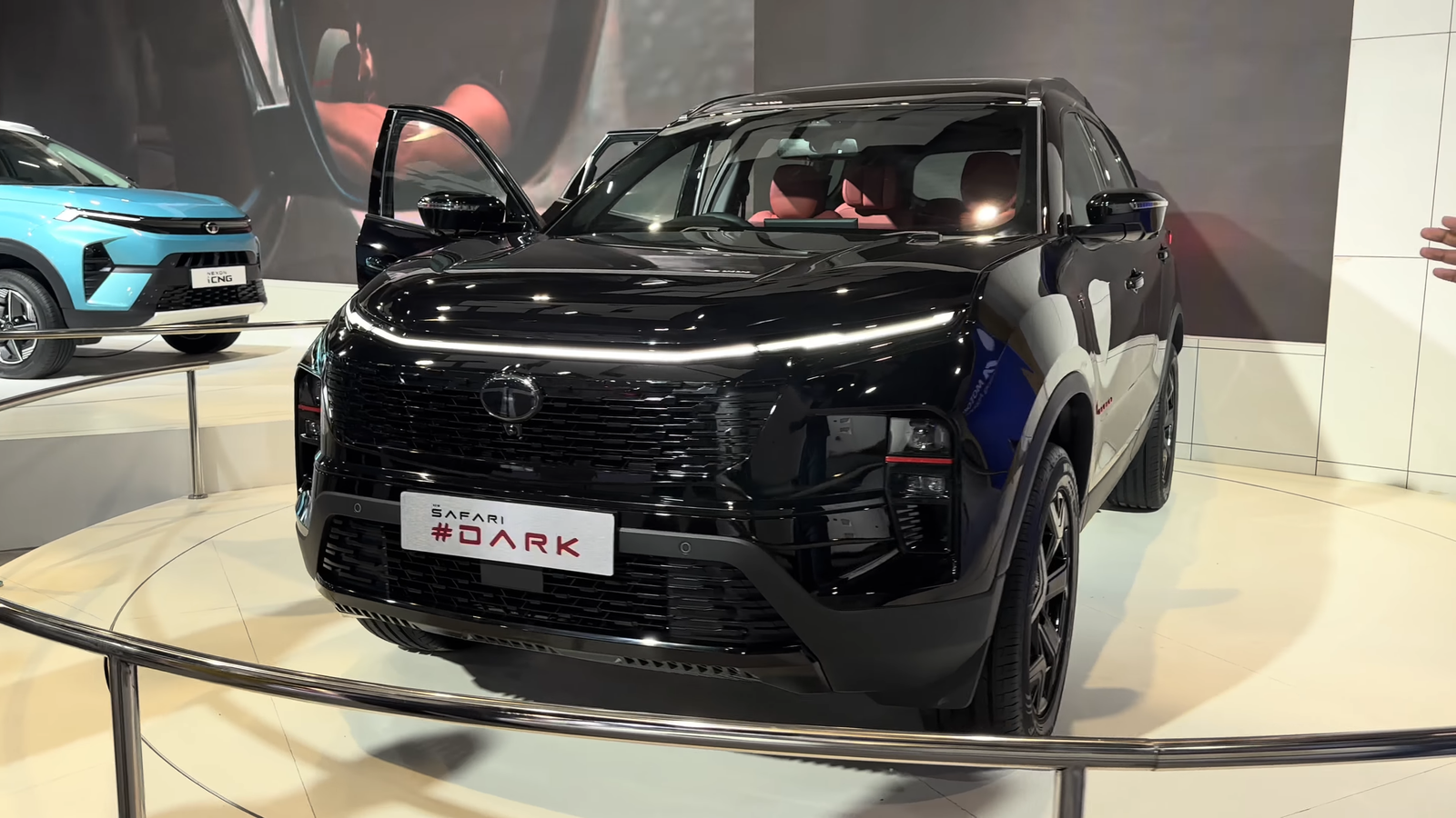 Tata Safari ride now in a new style!  New Tata Safari Dark Edition revealed... Know the price only